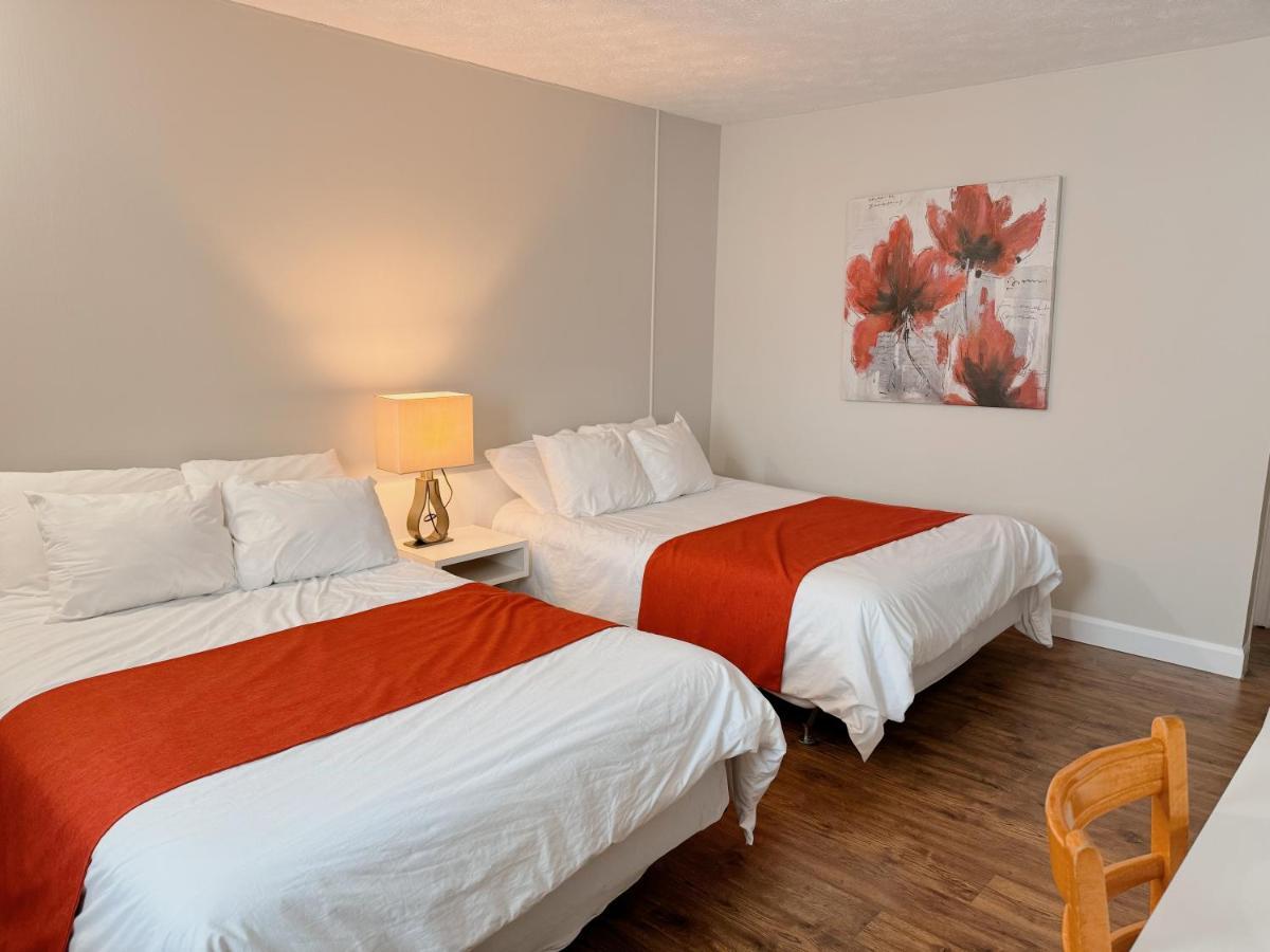 Auberge Le Parasol Saguenay Exterior photo