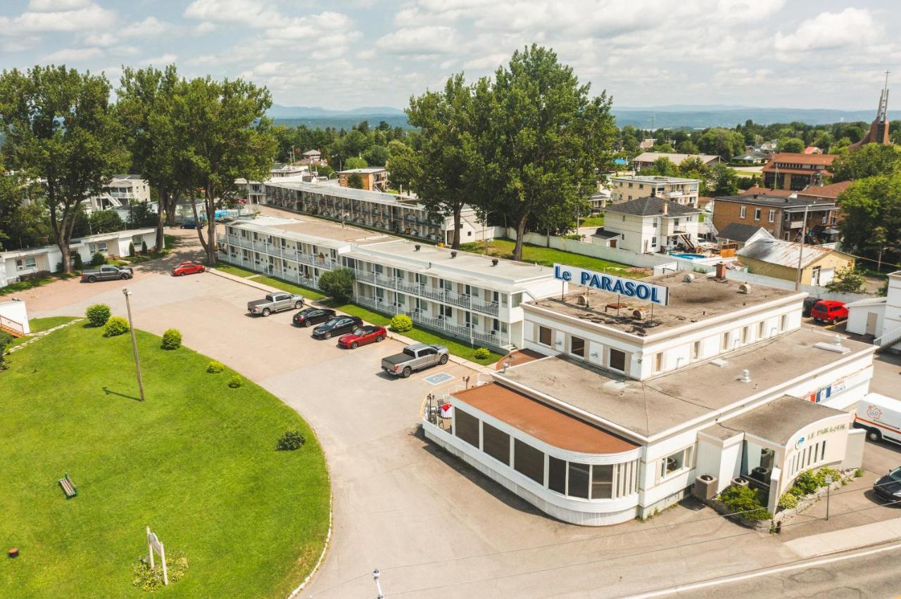 Auberge Le Parasol Saguenay Exterior photo