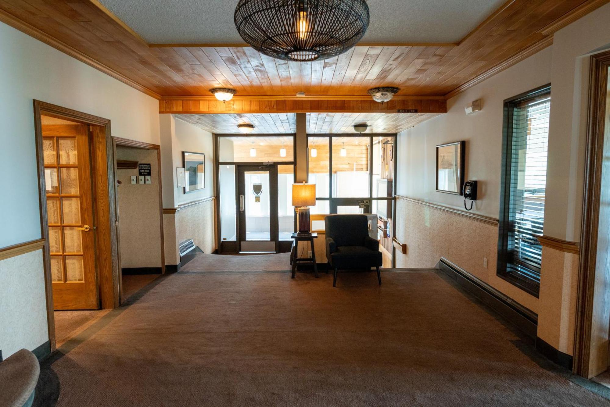 Auberge Le Parasol Saguenay Exterior photo