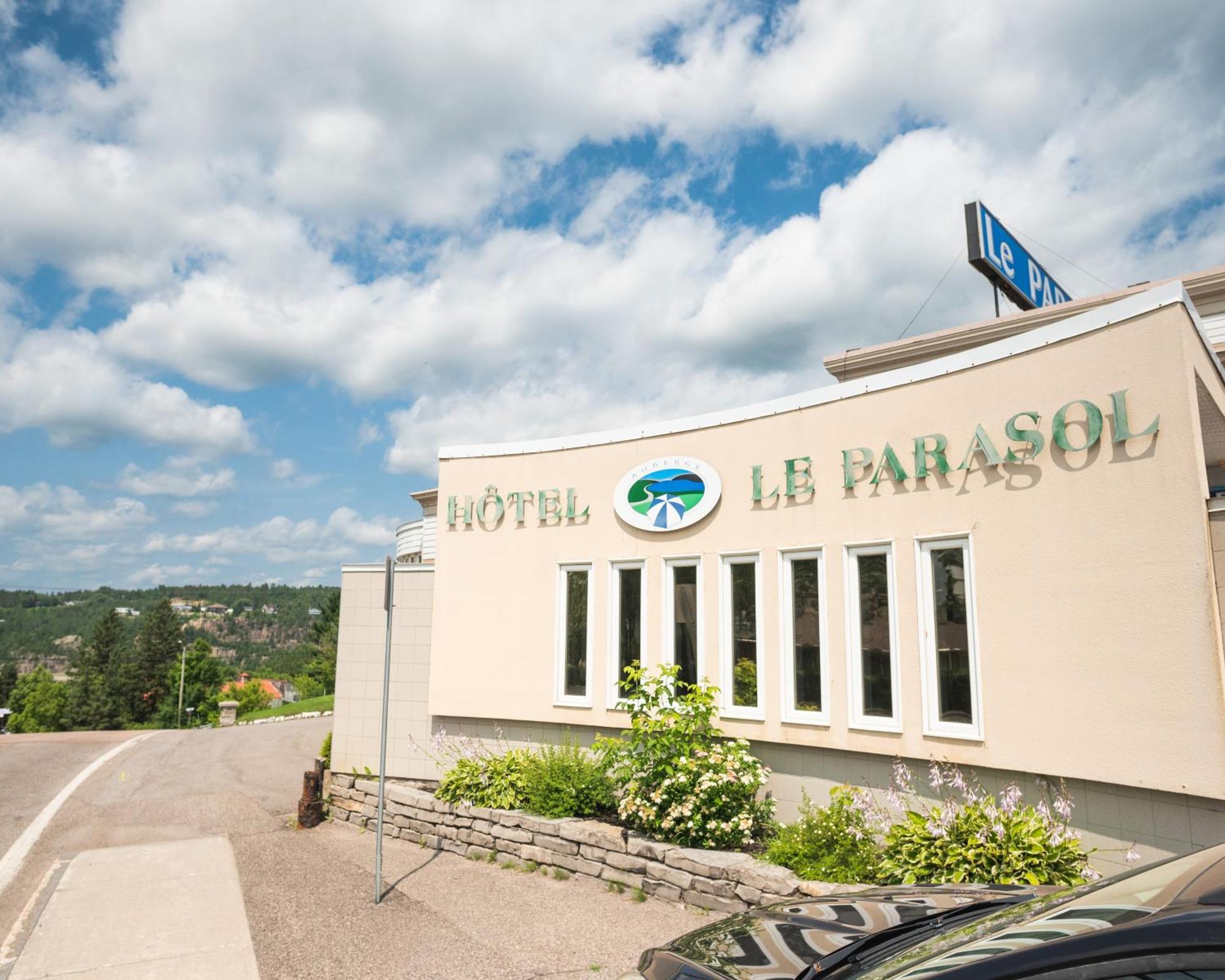 Auberge Le Parasol Saguenay Exterior photo