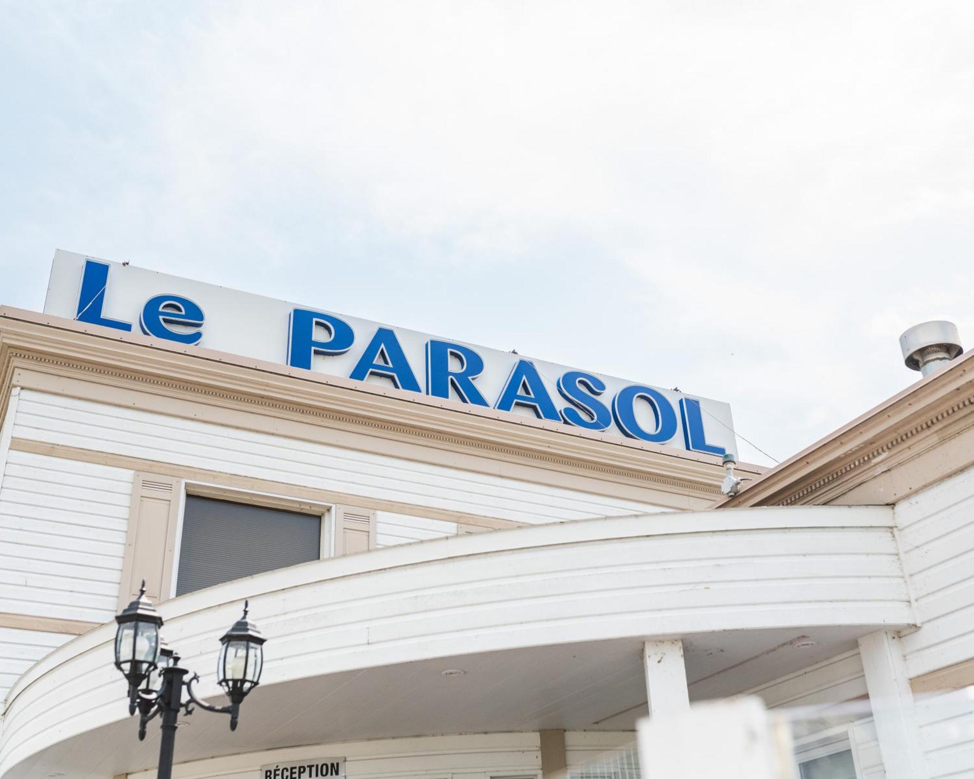 Auberge Le Parasol Saguenay Exterior photo