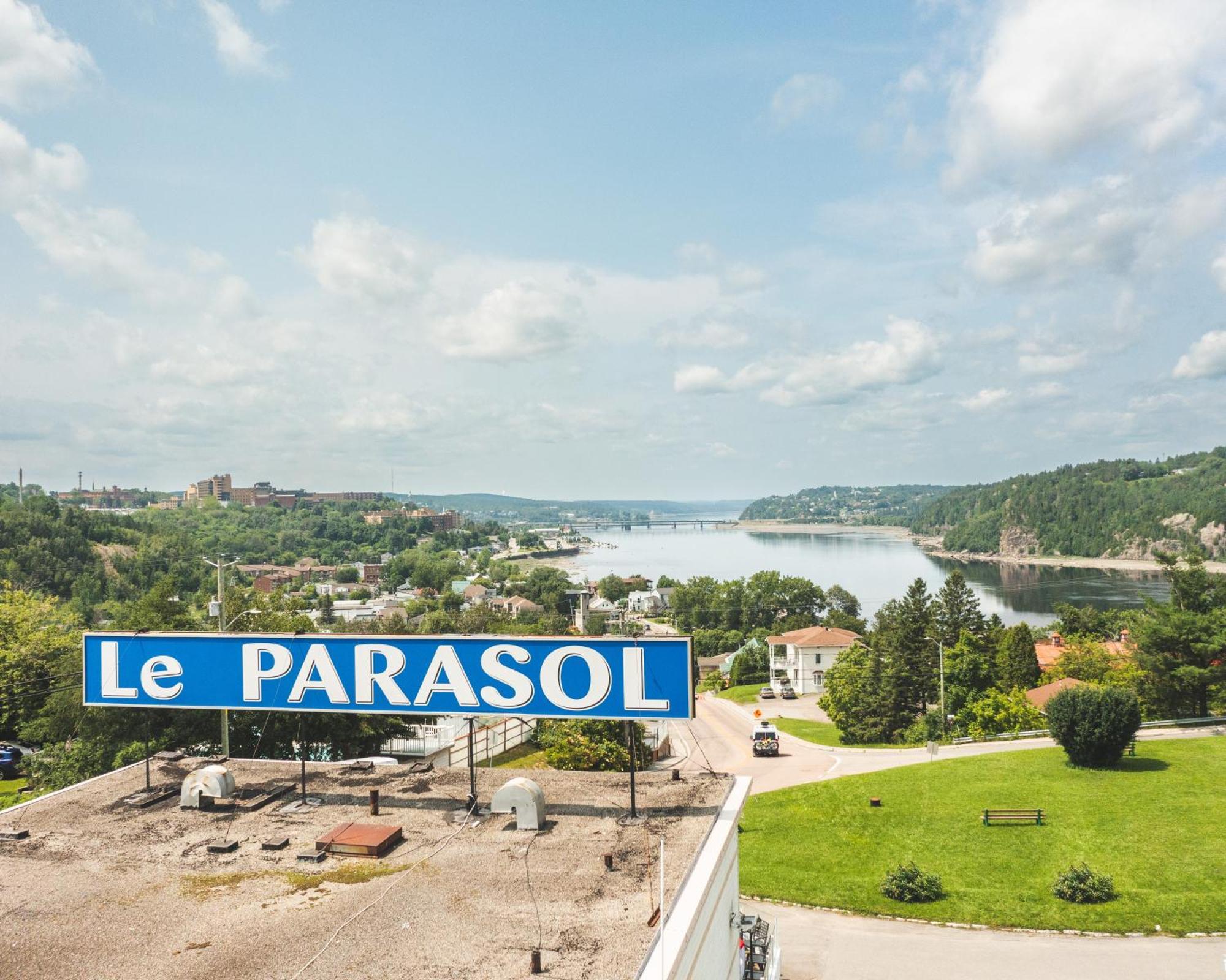 Auberge Le Parasol Saguenay Exterior photo