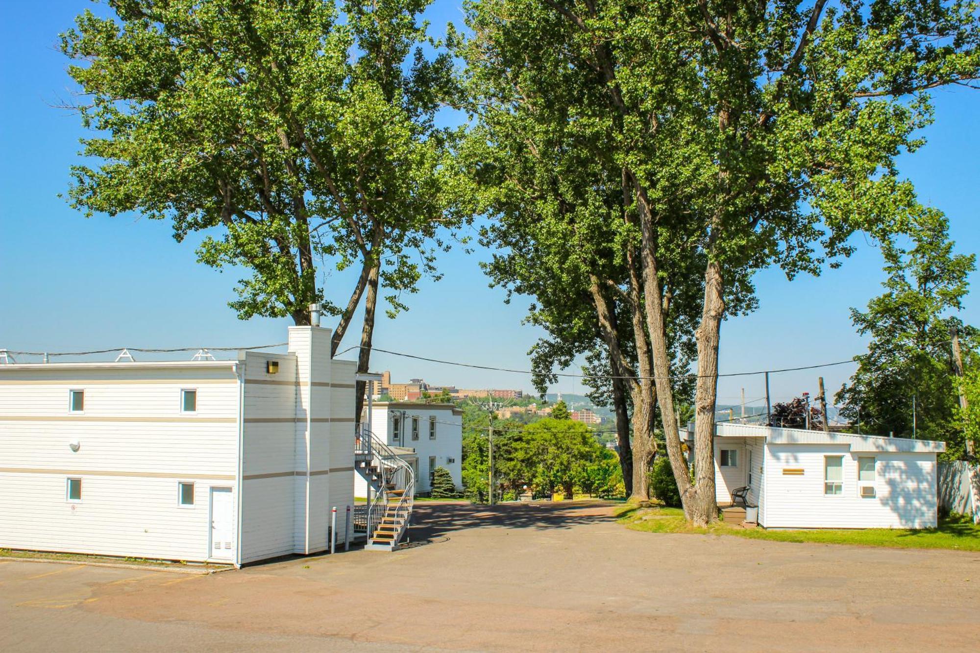 Auberge Le Parasol Saguenay Exterior photo