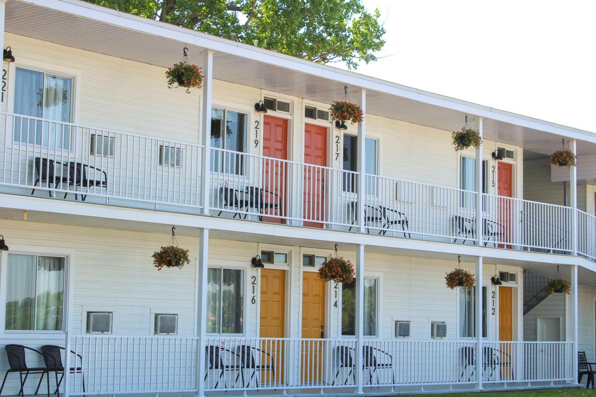 Auberge Le Parasol Saguenay Exterior photo