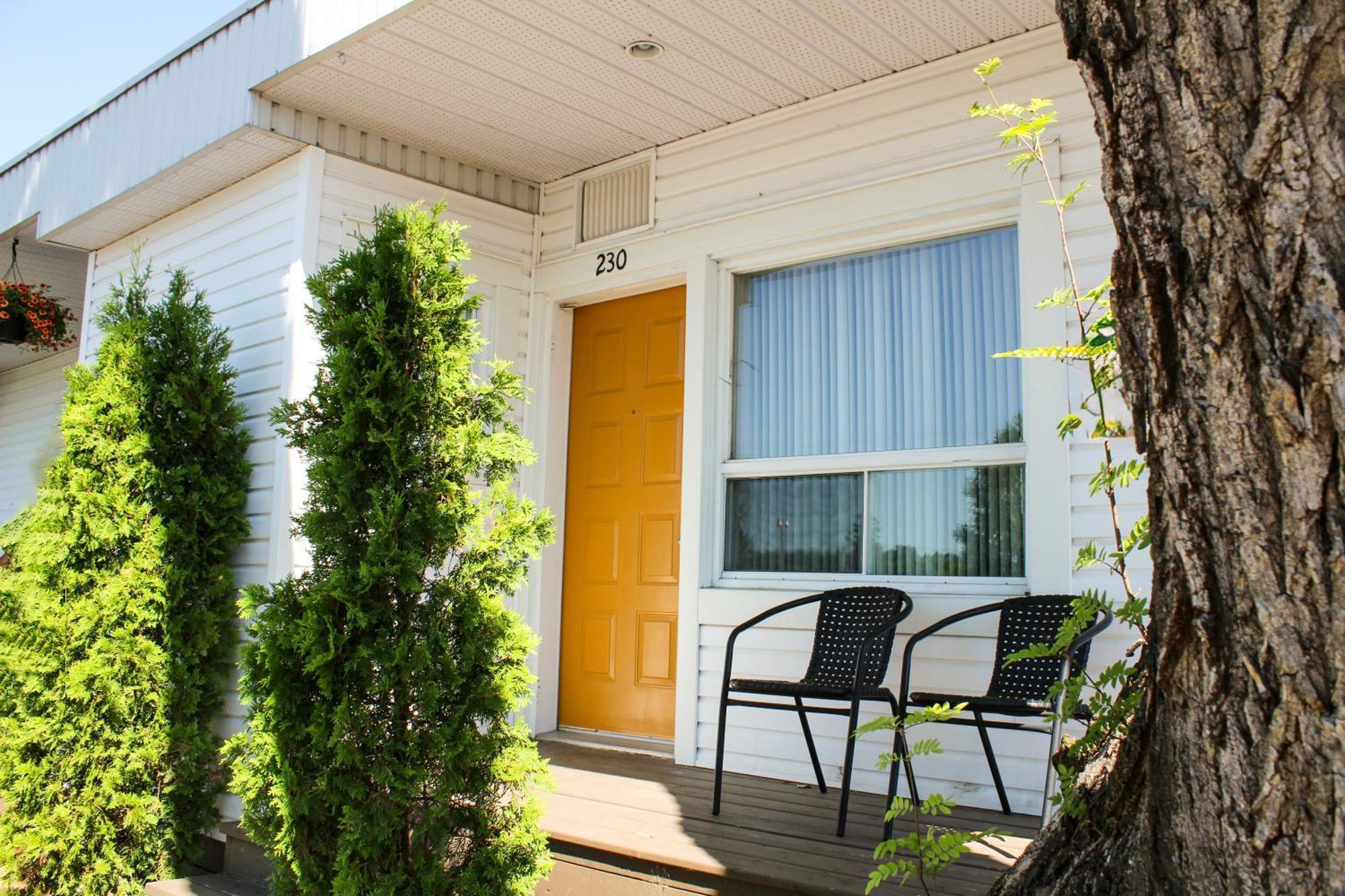Auberge Le Parasol Saguenay Exterior photo
