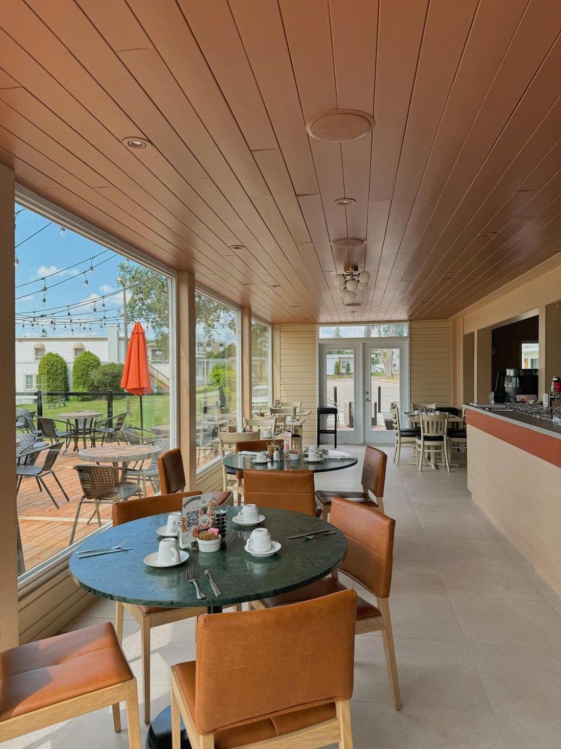 Auberge Le Parasol Saguenay Exterior photo
