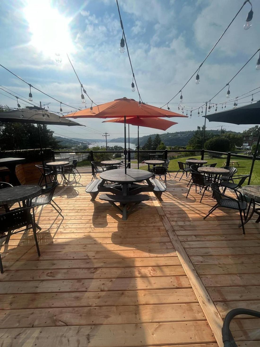 Auberge Le Parasol Saguenay Exterior photo